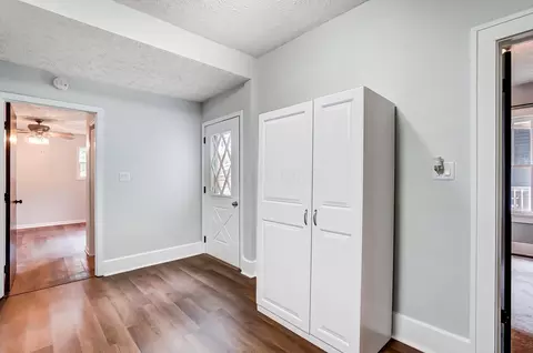 Entry Way - 732 E Chestnut St, Lancaster, OH 43130 photo 2 of 3