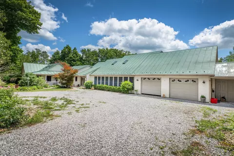 17720 Glen Rd, Gambier, OH 43022