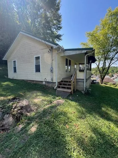44 Republic Ave, Glouster, OH 45732 photo 2