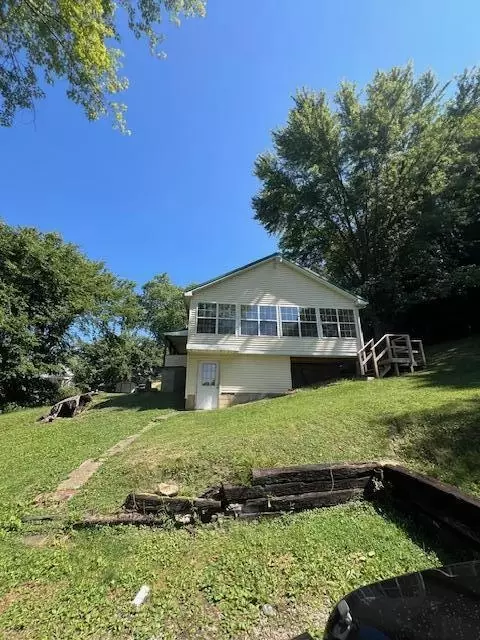 44 Republic Ave, Glouster, OH 45732