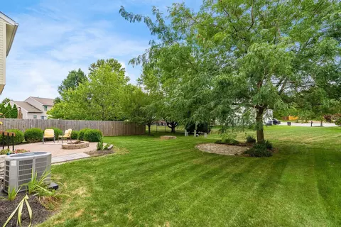 Exterior - 5833 Fieldcrest Dr, Galloway, OH 43119 photo 7 of 12