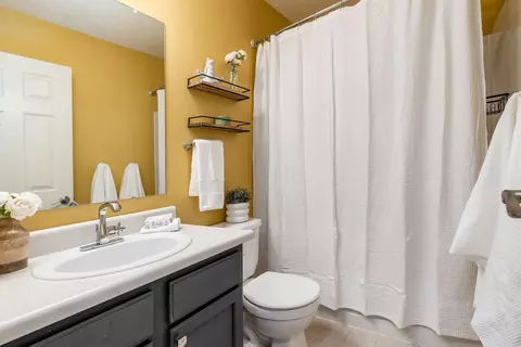 Bath - 5833 Fieldcrest Dr, Galloway, OH 43119 photo 5 of 5