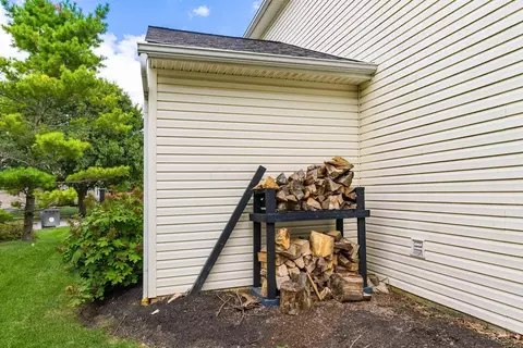 Exterior - 5833 Fieldcrest Dr, Galloway, OH 43119 photo 4 of 12