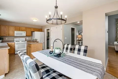 Dining - 5833 Fieldcrest Dr, Galloway, OH 43119 photo 2 of 2