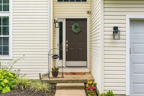 Entry Way - 5833 Fieldcrest Dr, Galloway, OH 43119 photo 1 of 4