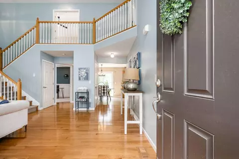 Entry Way - 5833 Fieldcrest Dr, Galloway, OH 43119 photo 2 of 4