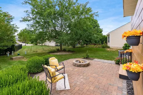 Exterior - 5833 Fieldcrest Dr, Galloway, OH 43119 photo 5 of 12