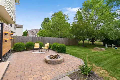 Exterior - 5833 Fieldcrest Dr, Galloway, OH 43119 photo 6 of 12