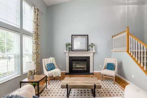 Living - 5833 Fieldcrest Dr, Galloway, OH 43119 photo 2 of 3