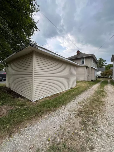 561 E 6th Ave, Lancaster, OH 43130 photo 11