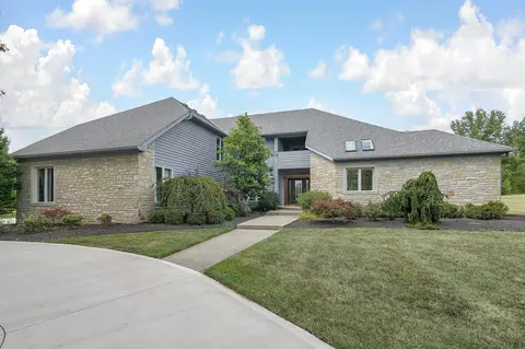 6050 Windbrook Dr, Blacklick, OH 43004
