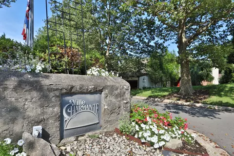 226 St Antoine St #17A, Worthington, OH 43085