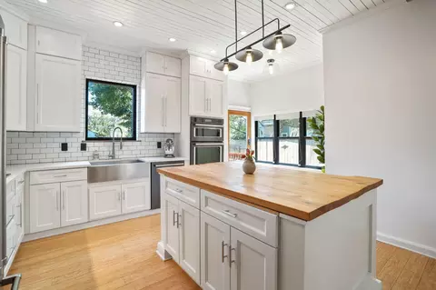 Kitchen - 116 E Mithoff St, Columbus, OH 43206 photo 6 of 7