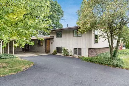 3133 Saxon Ct, Columbus, OH 43232