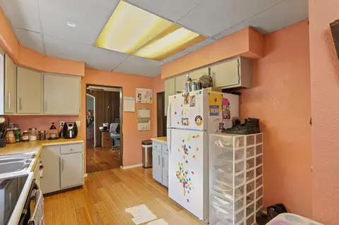 Kitchen - 631 E 5th Ave, Lancaster, OH 43130 photo 10 of 10