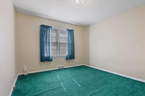 Bedroom - 631 E 5th Ave, Lancaster, OH 43130 photo 3 of 10