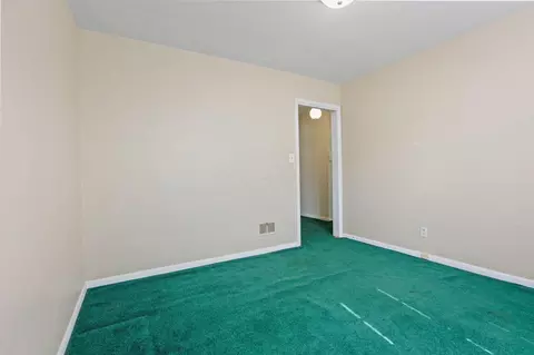 Bedroom - 631 E 5th Ave, Lancaster, OH 43130 photo 4 of 10