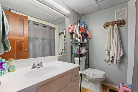 Bath - 631 E 5th Ave, Lancaster, OH 43130 photo 9 of 9