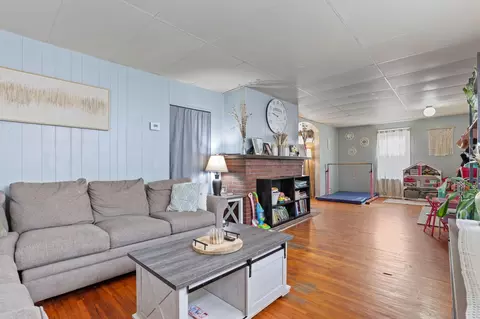 Living - 631 E 5th Ave, Lancaster, OH 43130 photo 6 of 6