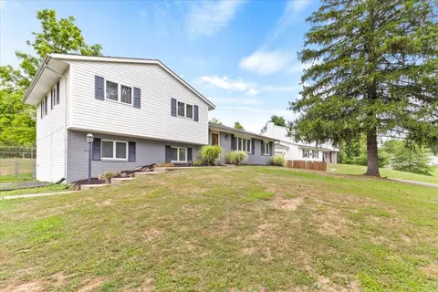 1724 Evergreen Ct, Heath, OH 43056