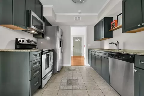 Kitchen - 454 Kenbrook Dr, Worthington, OH 43085 photo 1 of 2