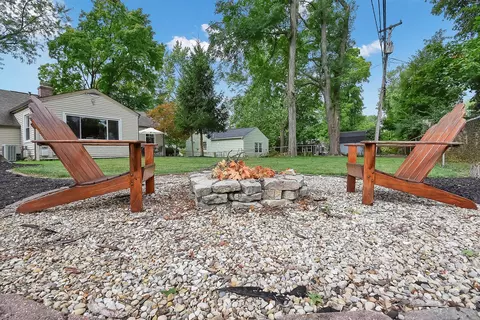 Exterior - 454 Kenbrook Dr, Worthington, OH 43085 photo 4 of 7