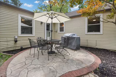 Exterior - 454 Kenbrook Dr, Worthington, OH 43085 photo 3 of 7