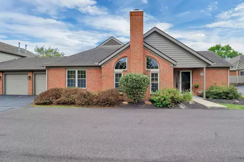 2388 Huntmaster Ln, Grove City, OH 43123