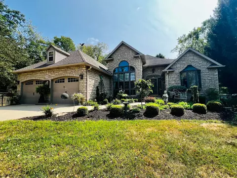 1776 Red Oak Dr NE, Lancaster, OH 43130