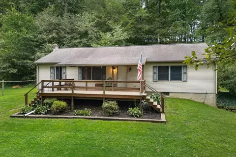 28590 Coshocton Rd, Howard, OH 43028