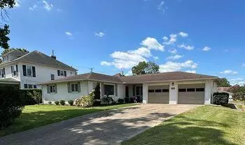 629 S 6th St, Coshocton, OH 43812