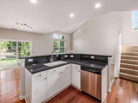 Kitchen - 3810 Gabrielle Dr, Dublin, OH 43016 photo 4 of 5