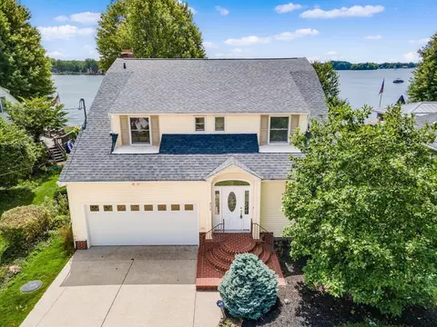 979 E Lakeshore Dr, Hebron, OH 43025