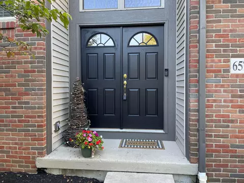 6570 Weston Cir E, Dublin, OH 43016 photo 2