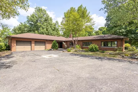 215 E Columbus St, Thornville, OH 43076