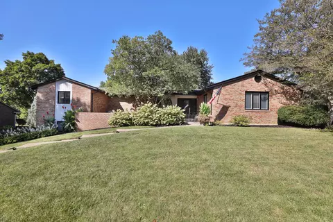 8039 Golfview Ct, Columbus, OH 43235