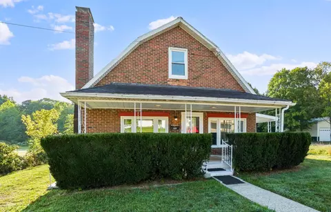 512 S Market St, Mcarthur, OH 45651