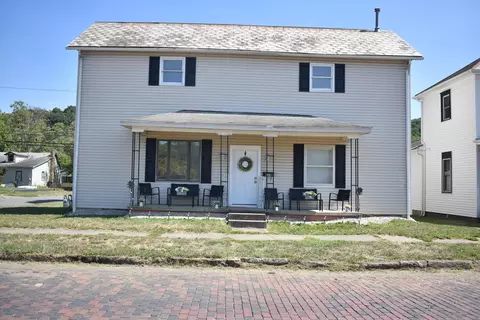 864 Chestnut St, Nelsonville, OH 45764