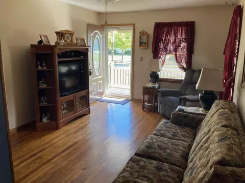 Living - 113 Lawnview Ave, Springfield, OH 45505 photo 2 of 2