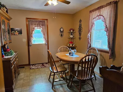 Dining - 113 Lawnview Ave, Springfield, OH 45505 photo 1 of 1