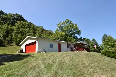 4 S Town St, Glouster, OH 45732