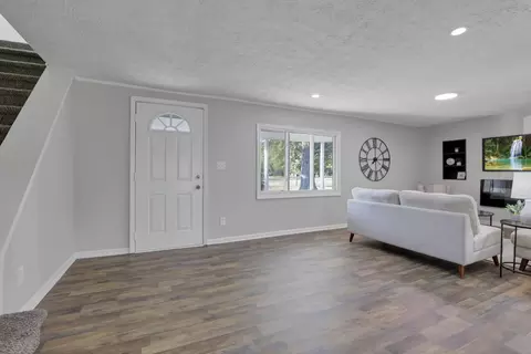 Living - 10809 Thrailkill Rd, Orient, OH 43146 photo 4 of 6