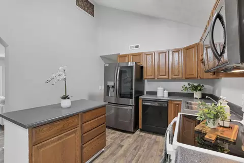 Kitchen - 10809 Thrailkill Rd, Orient, OH 43146 photo 1 of 2