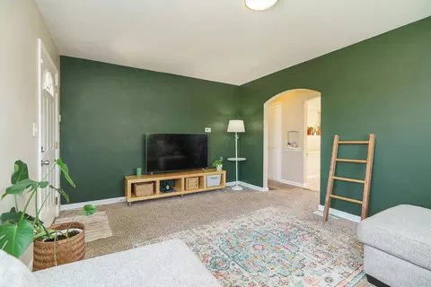 Living - 687 E Moler St, Columbus, OH 43207 photo 3 of 4