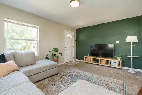 Living - 687 E Moler St, Columbus, OH 43207 photo 4 of 4