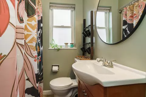 Bath - 687 E Moler St, Columbus, OH 43207 photo 1 of 1