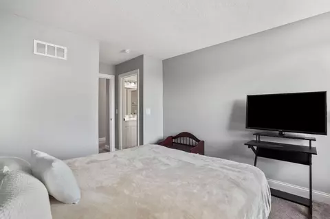 Bedroom - 311 W Wind Rd, Delaware, OH 43015 photo 11 of 13