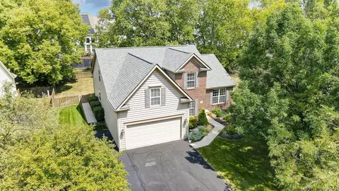 1876 Pinnacle Club Dr, Grove City, OH 43123