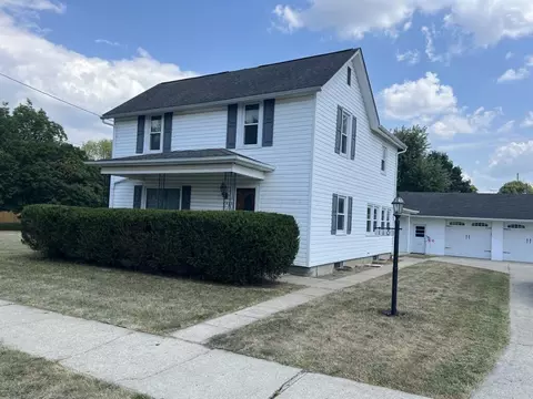 110 1st St, Pleasantville, OH 43148