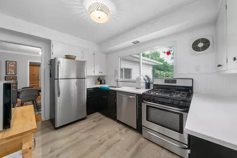 Kitchen - 148 S Kellner Rd, Columbus, OH 43209 photo 2 of 6
